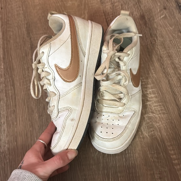 Nike court borough lows - Picture 2 of 3